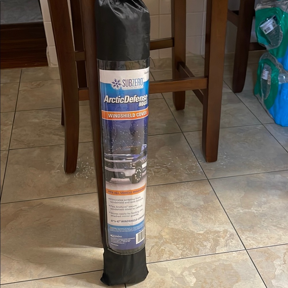 Black Cylindrical Accents Mat